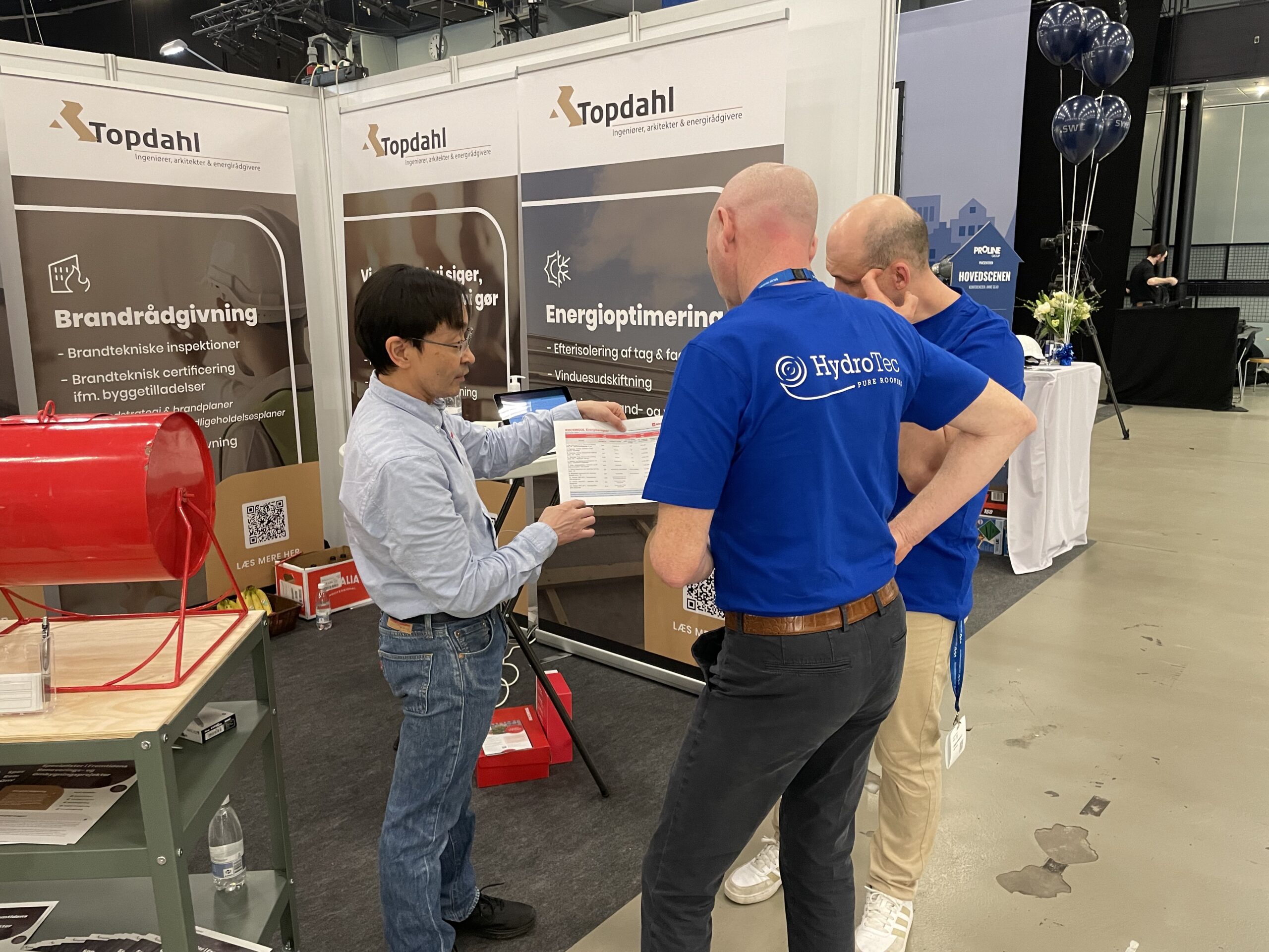 Dialog på Topdahls stand